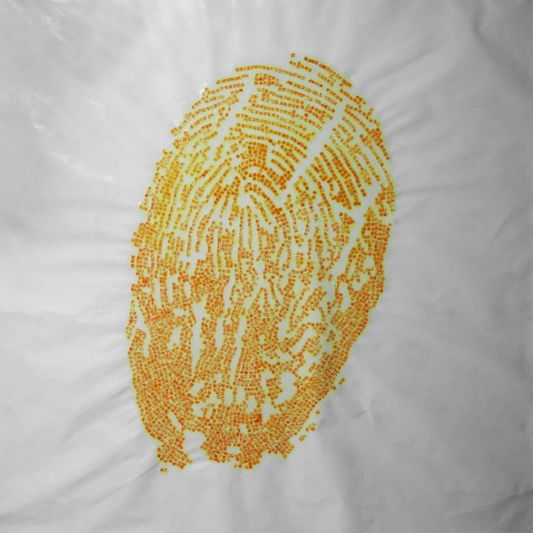 Fingerprint 4, Mixed media on Canvas (Under the light), 200 × 200 cm, 2018 指紋 4，複合媒材、畫布(開燈)，200 × 200 cm，2018